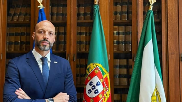 Francisco Gomes acusa PSD e CDS-PP de "traírem os antigos combatentes"