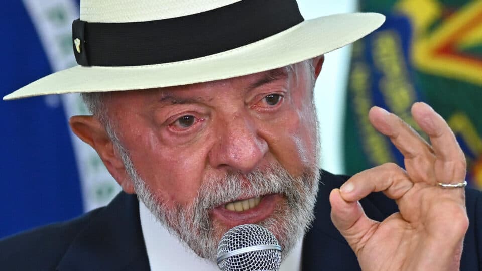 Lula repete discurso e culpa antecessores enquanto obras paradas aumentam 32%