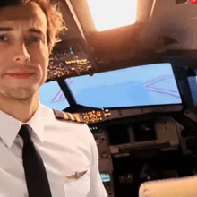 <![CDATA[ Instrutor atira-se de avião em pleno voo e deixa aluna sozinha ]]>
