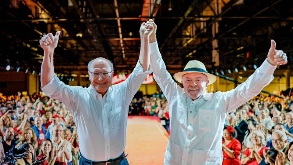 Alckmin ironiza críticas e diz que urna eletrônica não aceita voto de argentino e americano