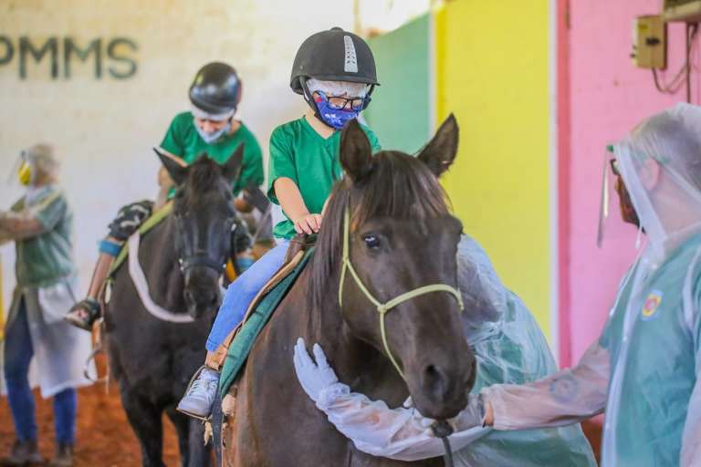 Plano terá que reembolsar valores de tratamento com cavalos a paciente autista