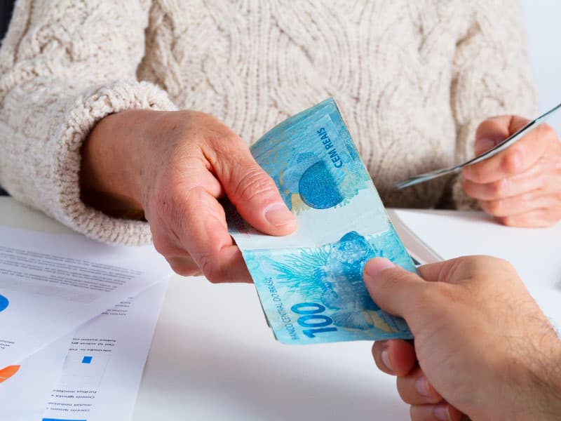 Pedidos de consignado sobem e chegam a 62% dos leitores