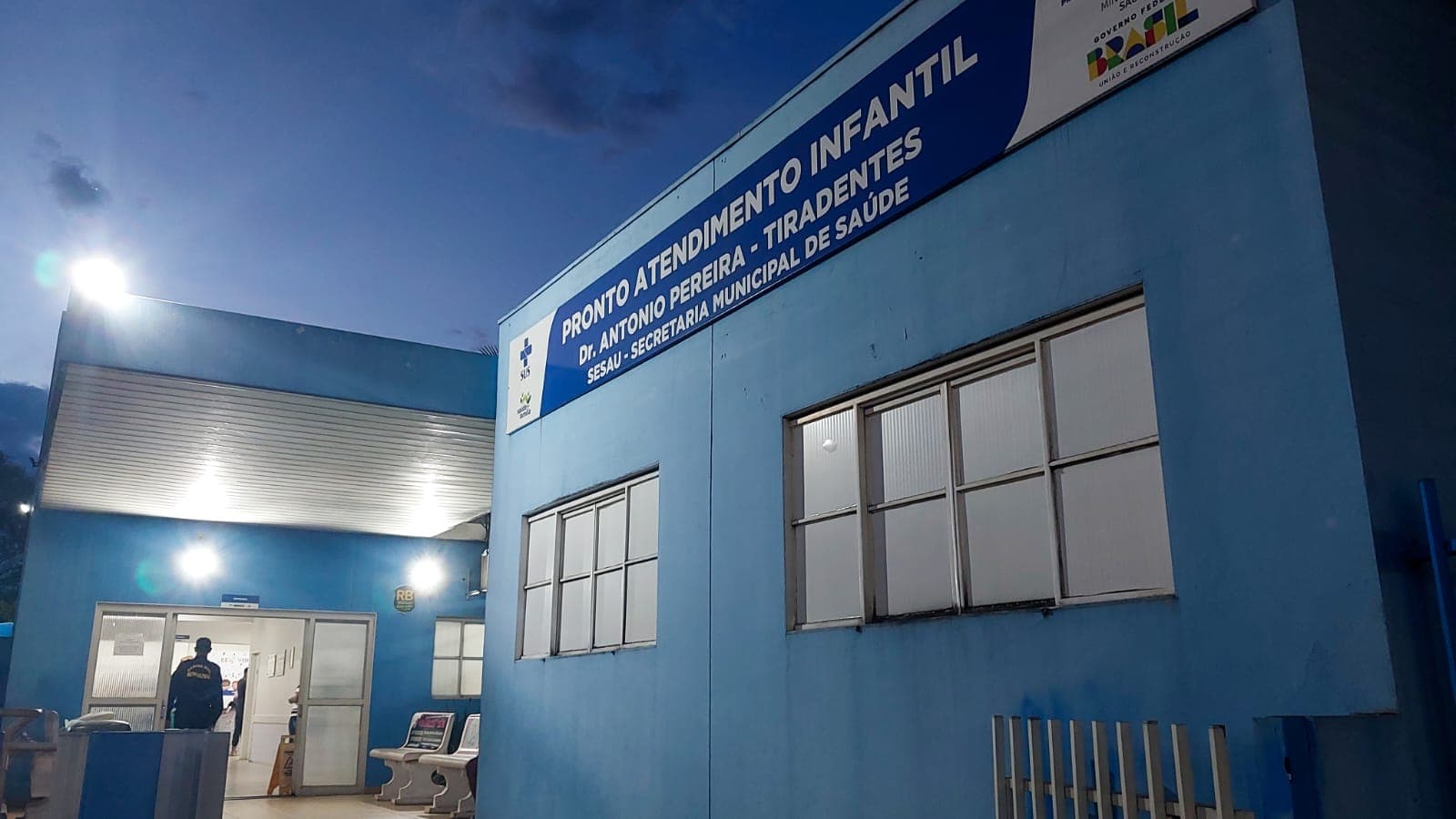 Após espera por vaga, menino com suspeita de febre maculosa será transferido
