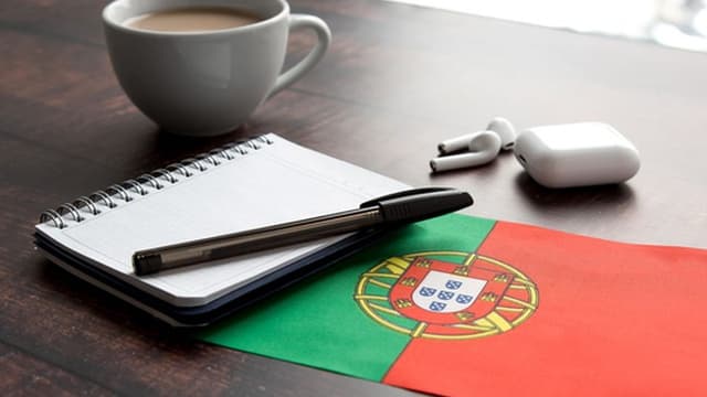 Mais de 400 artistas e intelectuais em defesa do Ensino Português no Estrangeiro