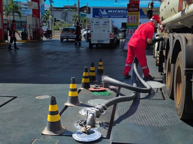 Governo federal libera R$ 550 milhões para tentar conter alta do diesel