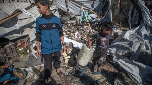 Dois irmãos morreram em ataque israelita a campo de deslocados no sul de Gaza