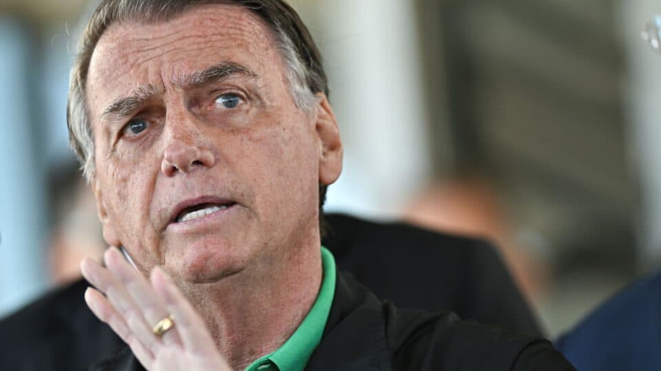 Defesa de Bolsonaro pede que Moraes libere visita de Flávio