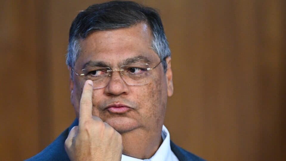 Dino manda PF investigar onda de ataques religiosos em meio ao caso Aparecida