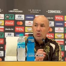 <![CDATA[ Leonardo Jardim 'atira-se' a árbitro do Estudiantes-Flamengo: «Permitia agarrar, dar porrada...» ]]>