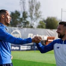 <![CDATA[ Smalling conhece os cantos à nova casa: as imagens do primeiro dia do reforço surpresa no Olival ]]>