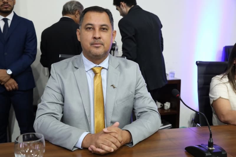 Chamada de “homem” em sessão, vereadora quer cassação de colega por homofobia