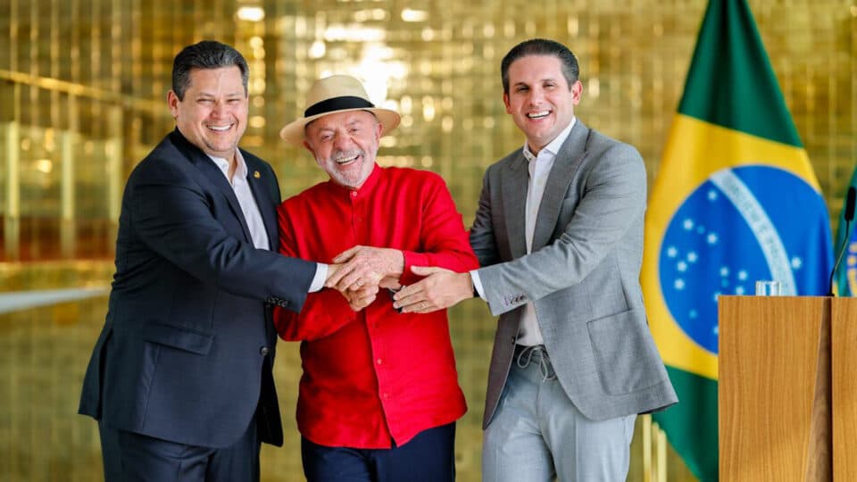 Lula sela pacto com Hugo Motta e Alcolumbre para destravar projetos no Congresso