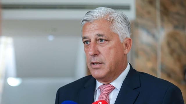 Açores querem universidade e ensino profissional no planeamento do emprego público