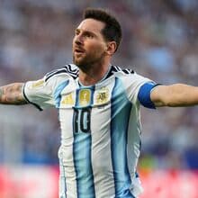 <![CDATA[ A crónica do Argentina-Argélia, 3-0: uma exibição de Messi para a história ]]>