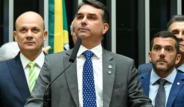 PSOL aciona Justiça Eleitoral para tentar barrar carreata de Flávio Bolsonaro na Paraíba
