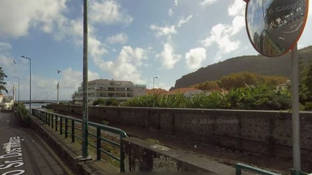 Jovem cai dentro da ribeira em Machico