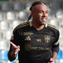 <![CDATA[ Cassiano fica mais duas temporadas no Casa Pia  ]]>