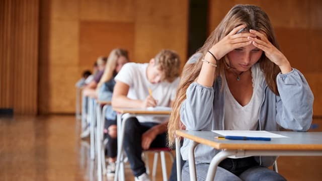 Exames de Física e Química A do 11.º ano com 85% de participação na Madeira