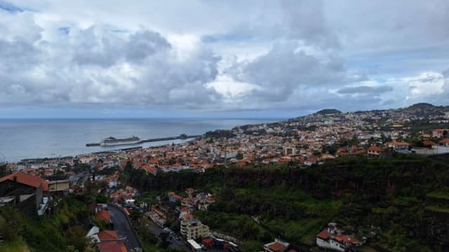 Quinta-feira marcada por muitas nuvens e aguaceiros na Madeira