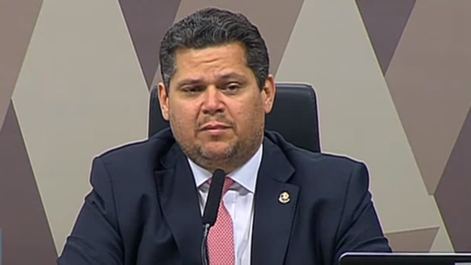 Alcolumbre promete sessões para discutir fim da 6×1, mas evita cravar votação