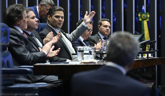Por que o Centrão prioriza o domínio do Congresso em 2027?