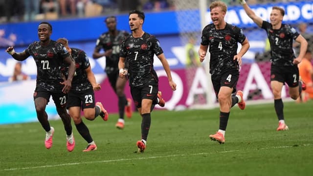 Stephen Eustáquio apura Canadá para os oitavos de final
