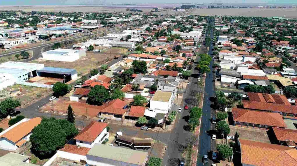 Menina de 1 ano morre após se afogar em tanque de peixes em fazenda