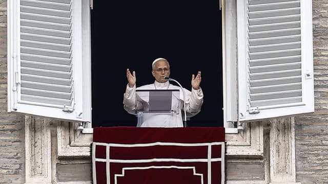 Papa reaparece na oração do Ângelus no Vaticano após operação a tumor no pulmão