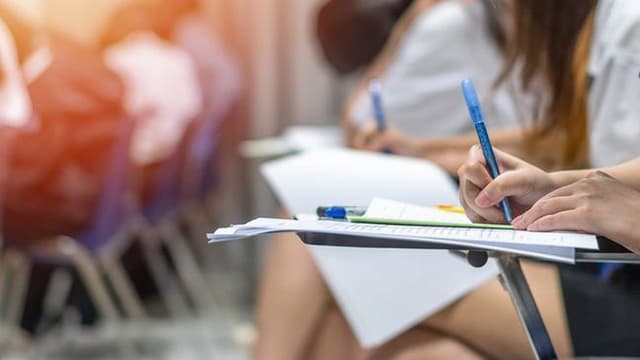 Fenprof considera "inaceitável" desresponsabilização do Governo pelo "caos" nos exames