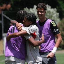 <![CDATA[ Benfica vence em Alverca com penálti muito contestado pelos ribatejanos ]]>