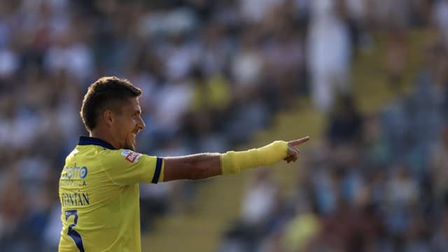 Arouca cola-se ao FC Porto no topo da tabela da I Liga