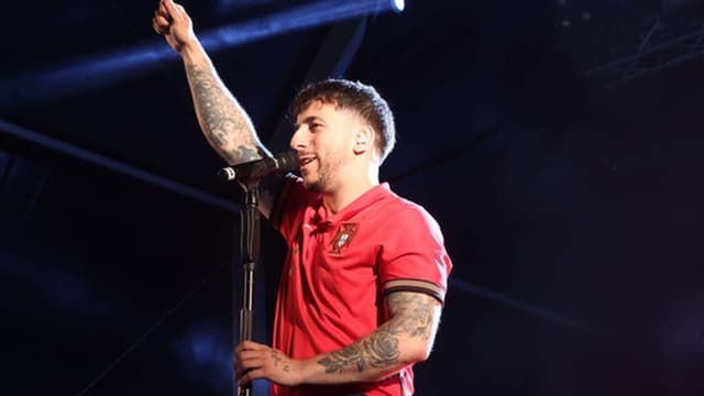 Fernando Daniel conquista público na Ribeira Brava