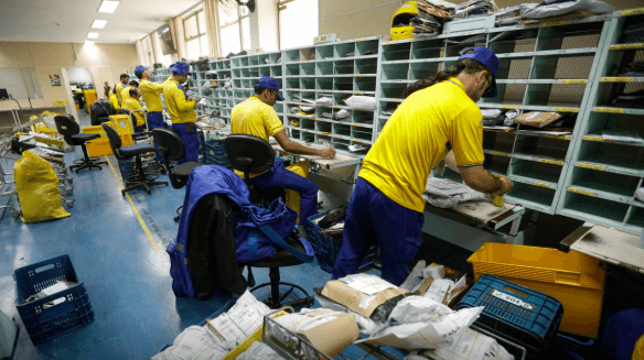 Frete quase dobra preço de produto e exige atenção nas compras online