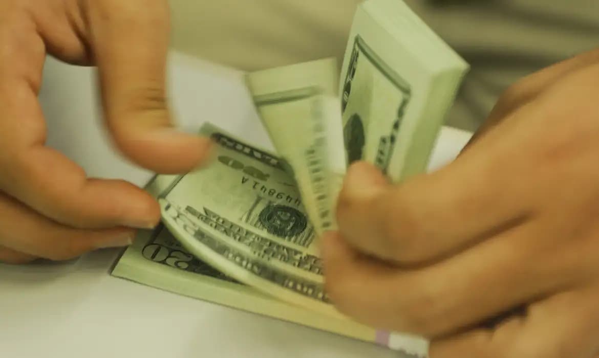 Banco Central endurece regras para criptomoedas e flexibiliza conta em dólar